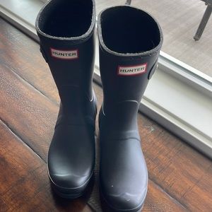 Hunter original short boot.  Classic black